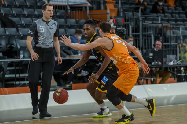 场比赛中发 场比赛中发