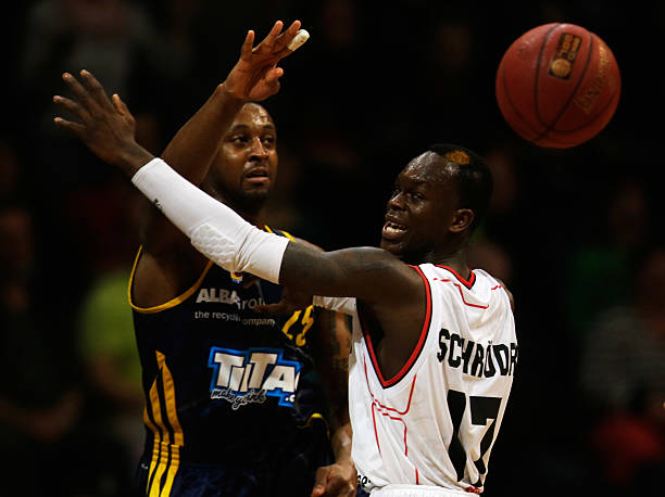 通过金元足 通过金元足